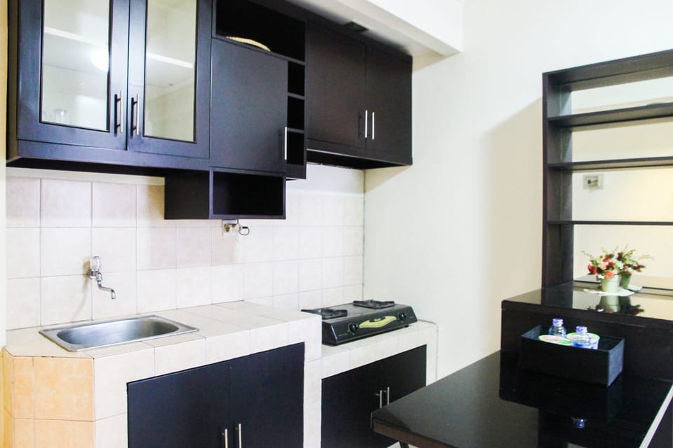 Room | Private kitchenette | Fridge, stovetop, electric kettle, rice cooker