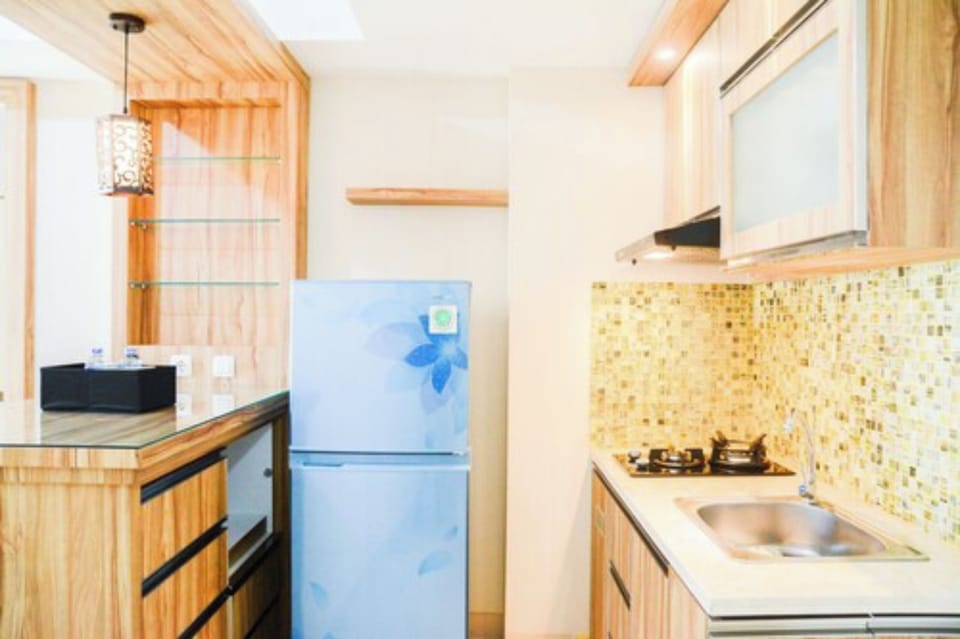Room | Private kitchen | Fridge, stovetop, rice cooker, cookware/dishes/utensils