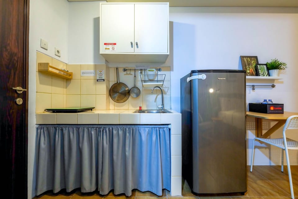 Room | Private kitchen | Fridge, stovetop, rice cooker, cookware/dishes/utensils
