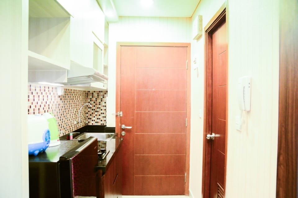 Room | Private kitchen | Fridge, stovetop, cookware/dishes/utensils