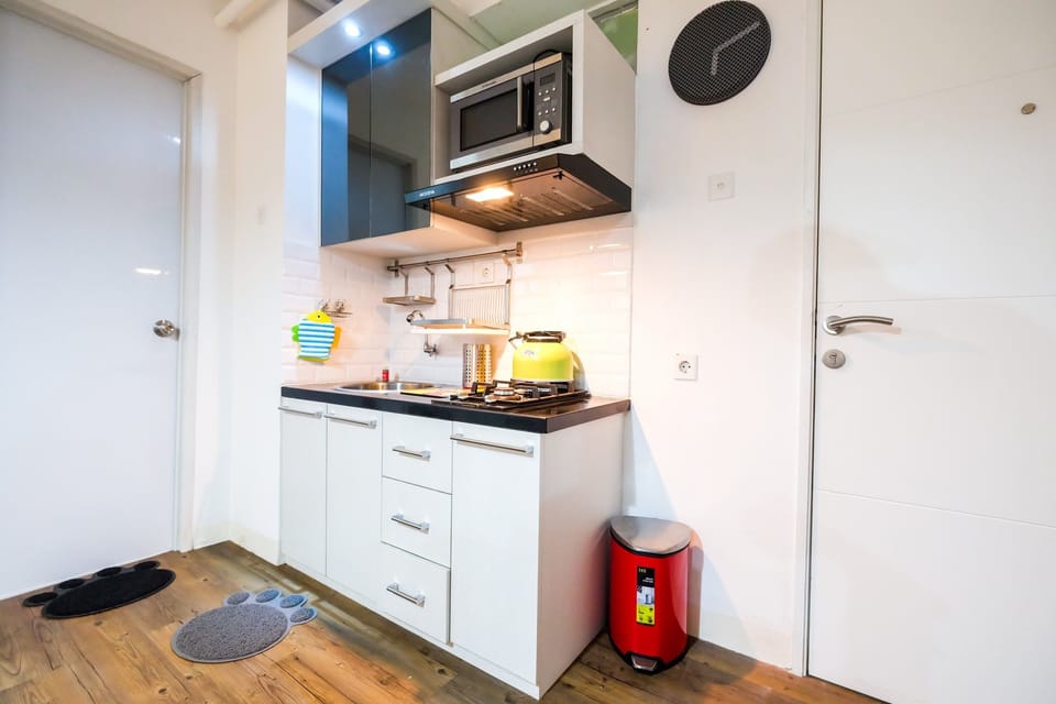 Room | Private kitchenette | Fridge, microwave, stovetop, rice cooker