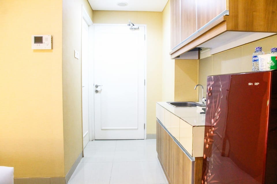 Room | Private kitchenette | Fridge, stovetop, electric kettle, rice cooker