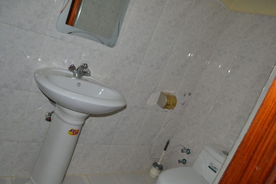 Double Room, Non Smoking | Bathroom | Shower, hair dryer, towels