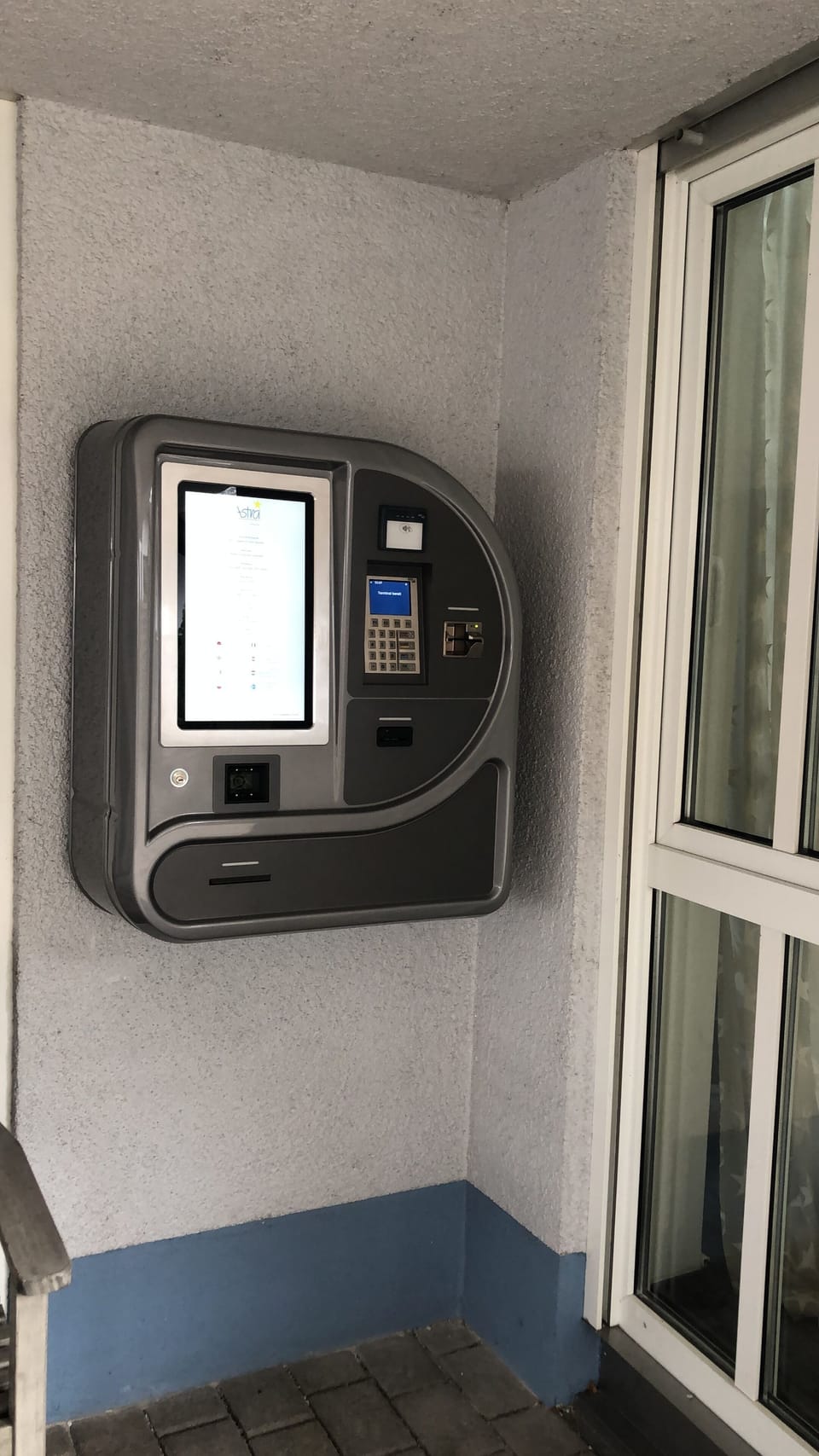 Check-in/check-out kiosk
