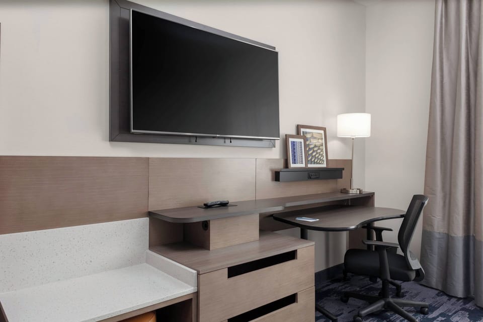 1 bedroom, premium bedding, in-room safe, desk