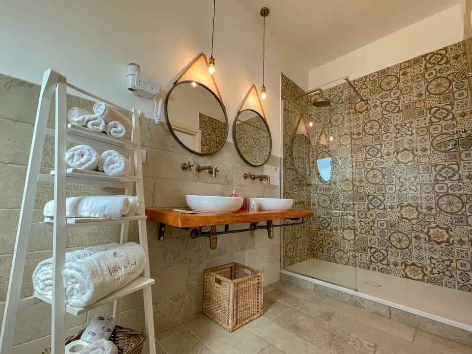 Deluxe Quadruple Room | Bathroom | Shower, rainfall showerhead, eco-friendly toiletries, hair dryer