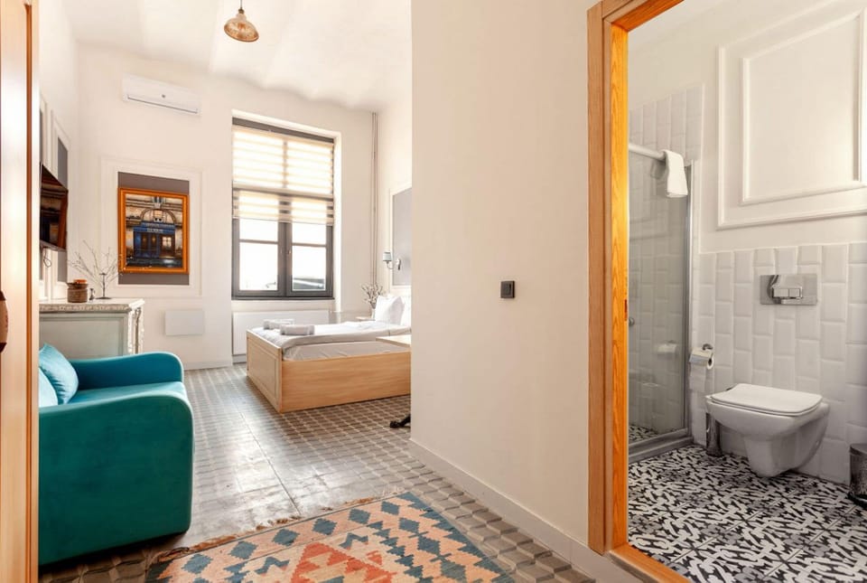 Deluxe Room | Egyptian cotton sheets, premium bedding, pillowtop beds, minibar