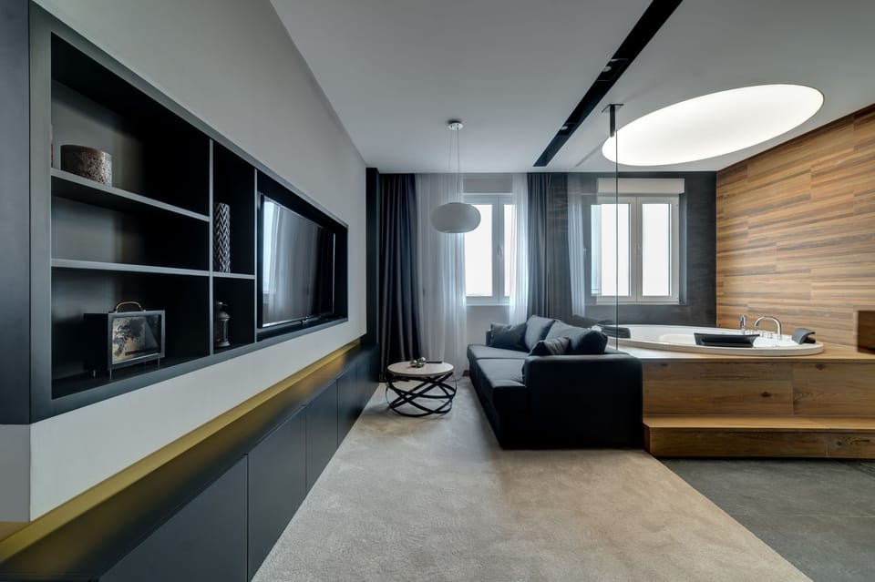 Luxury Suite, 1 King Bed with Sofa bed | Hypo-allergenic bedding, minibar, in-room safe, desk