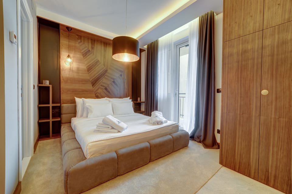 Standard Double Room, 1 Queen Bed | Hypo-allergenic bedding, minibar, in-room safe, desk