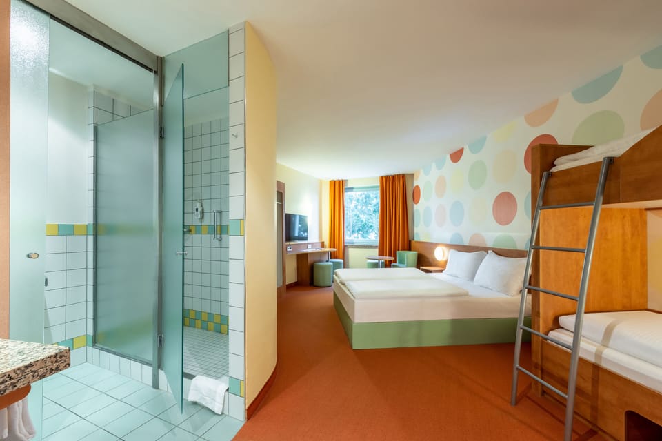 Family Quadruple Room | Desk, soundproofing, free cribs/infant beds, free WiFi
