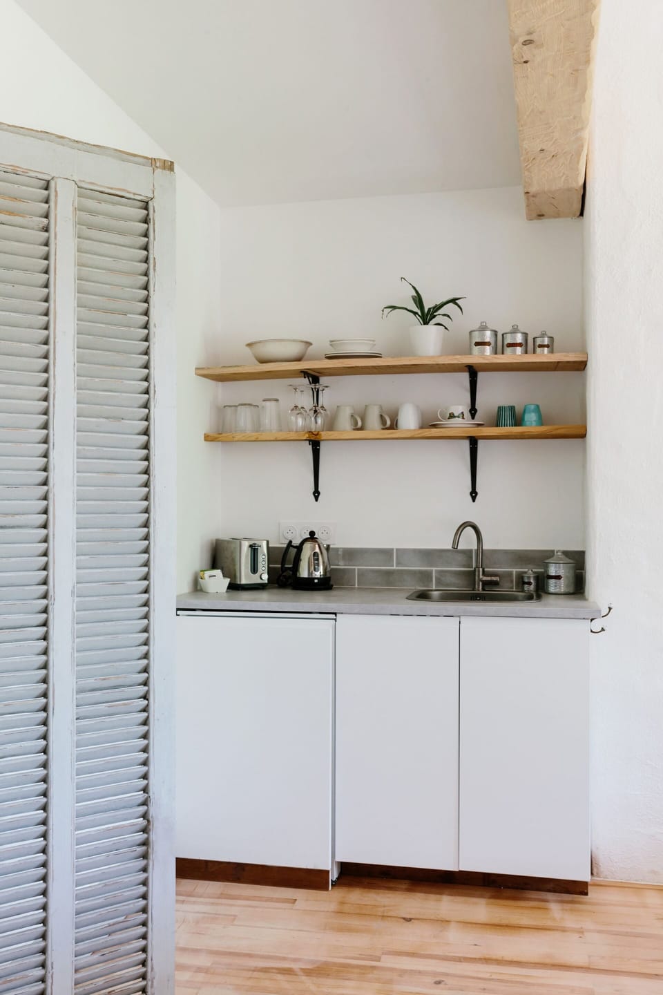 Shared fridge, microwave