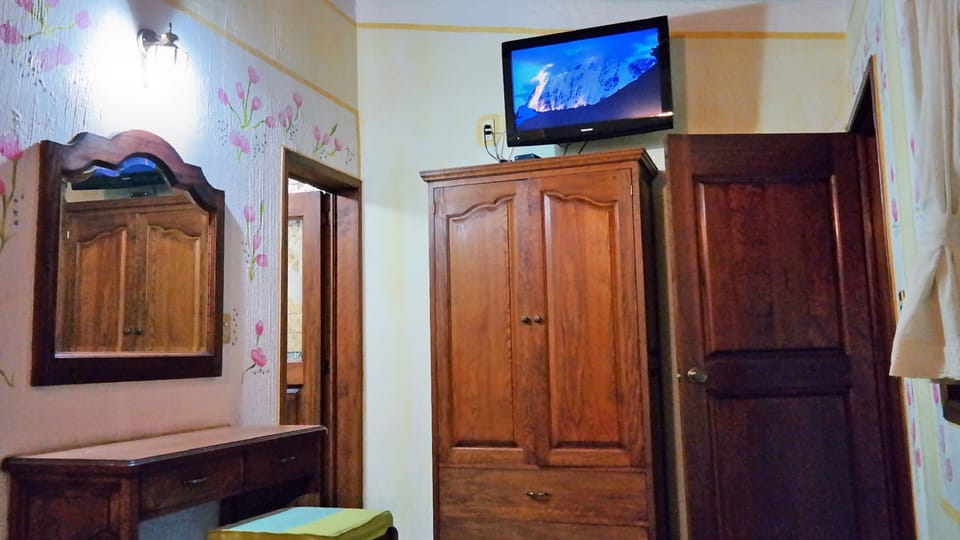 Design Room, Non Smoking, Garden View | Room amenity
