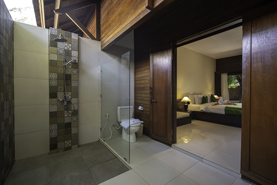 FRii Garden Cottage | Bathroom | Shower, free toiletries, hair dryer, bidet
