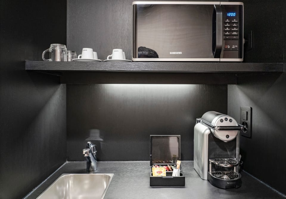 In-room safe, desk, laptop workspace, soundproofing