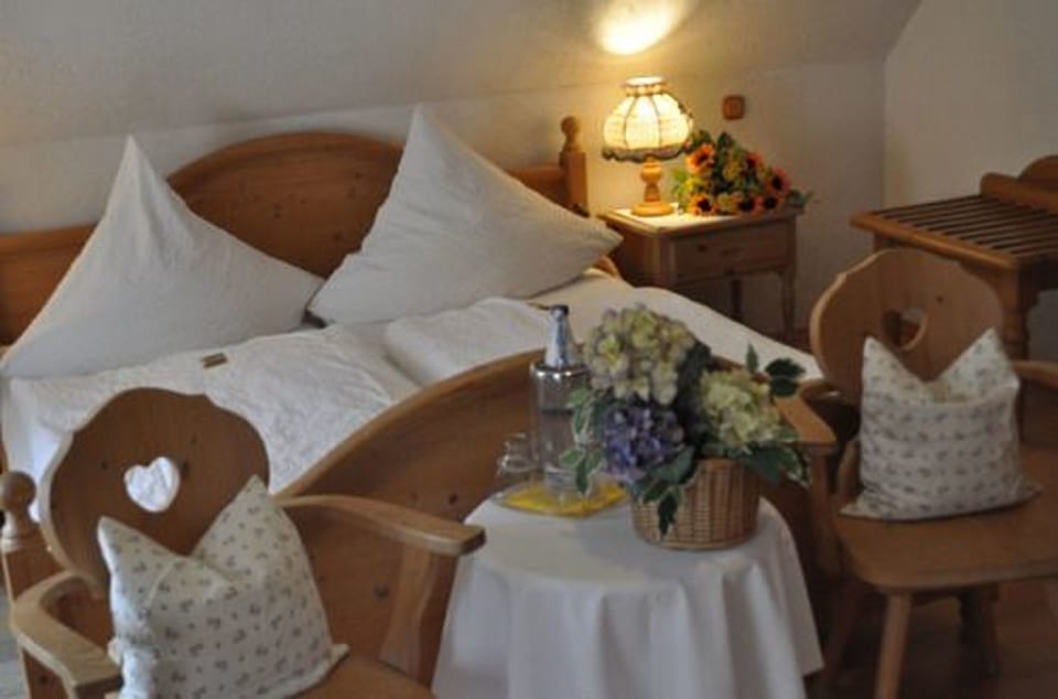 Double Room | Desk, free WiFi, bed sheets