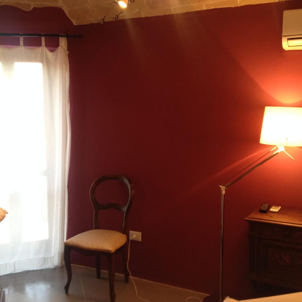 Blackout drapes, WiFi (free), bed sheets