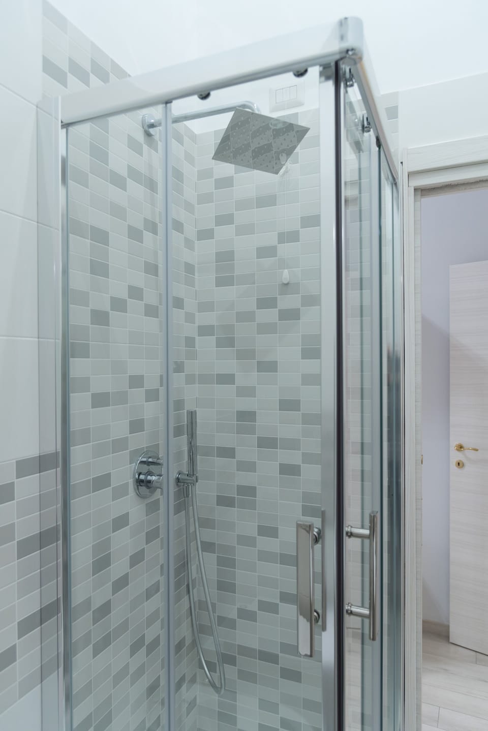 Deluxe Room, 1 Large Twin Bed (Room Fashion) | Bathroom shower