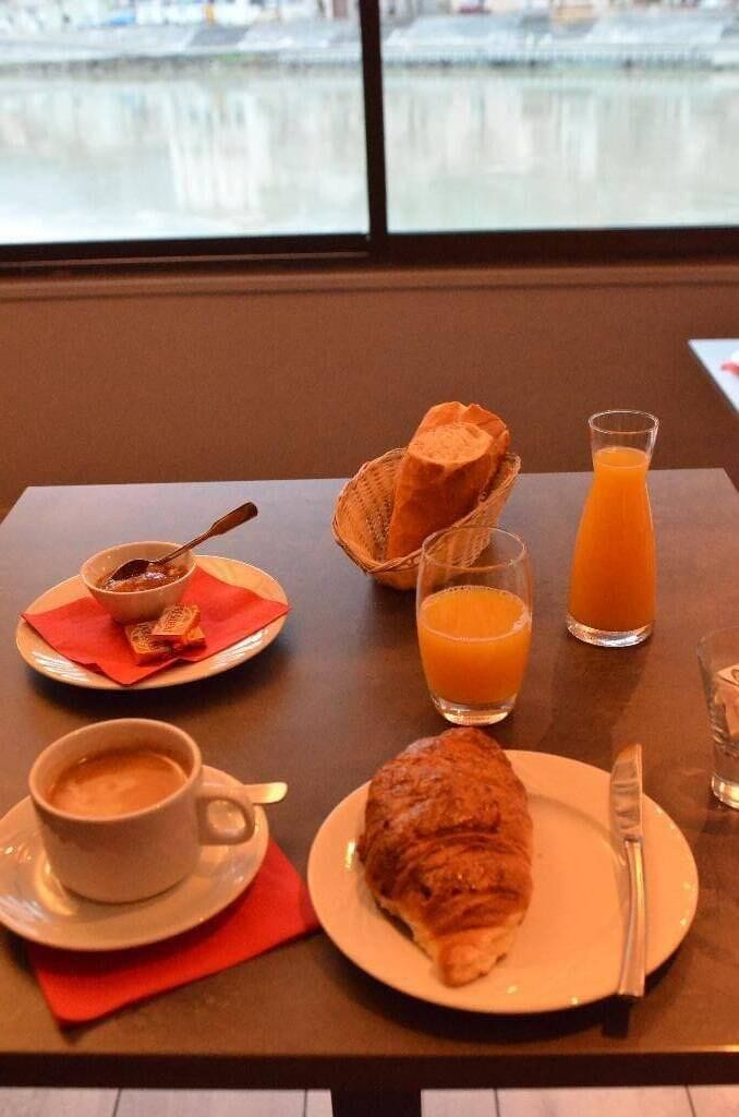 Daily buffet breakfast for a fee