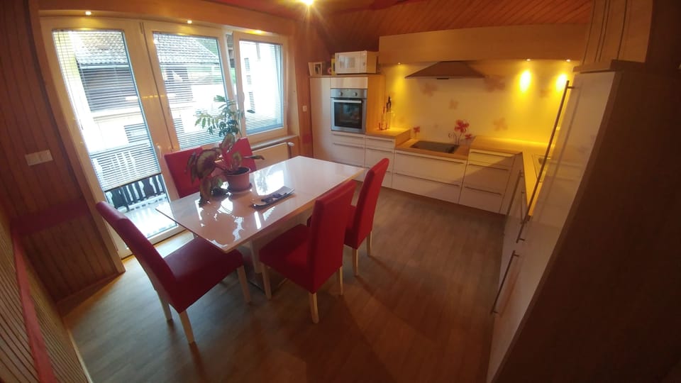 Deluxe Apartment, Mountain View | In-room dining