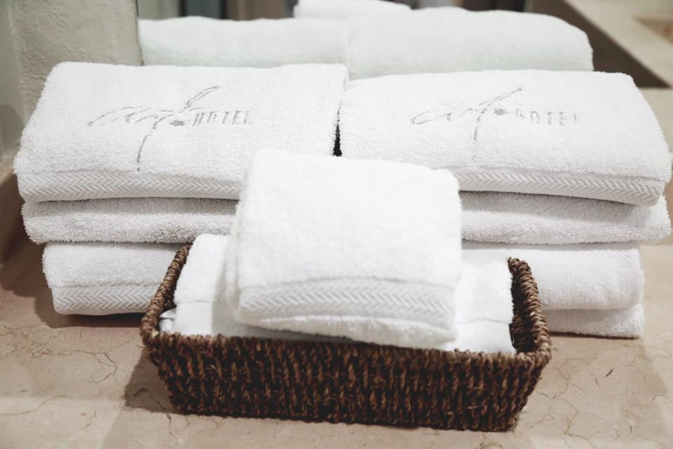 Business Room, 2 Double Beds, Accessible, Non Smoking | Bathroom amenities | Shower, free toiletries, hair dryer, towels