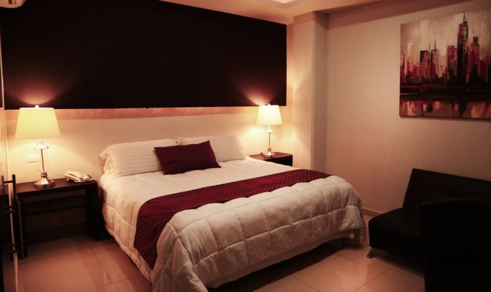 Business Room, 2 Double Beds, Accessible, Non Smoking | In-room safe, individually decorated, individually furnished