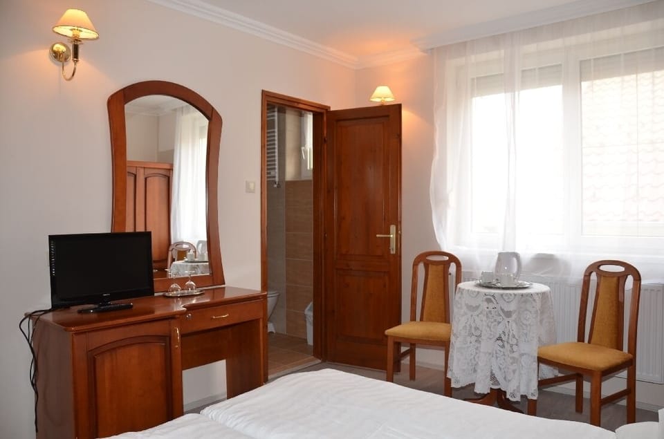 Standard Double Room | Desk, laptop workspace, free WiFi, wheelchair access