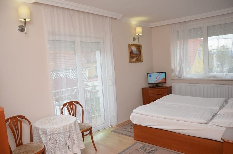Double Room with Balcony or Terrace | Desk, laptop workspace, free WiFi, wheelchair access
