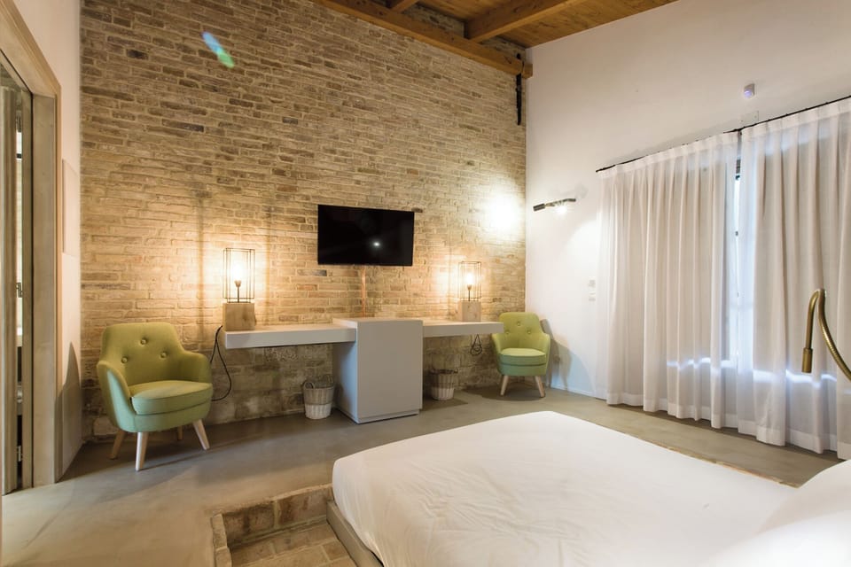 Deluxe Double Room | Minibar, in-room safe, desk, soundproofing