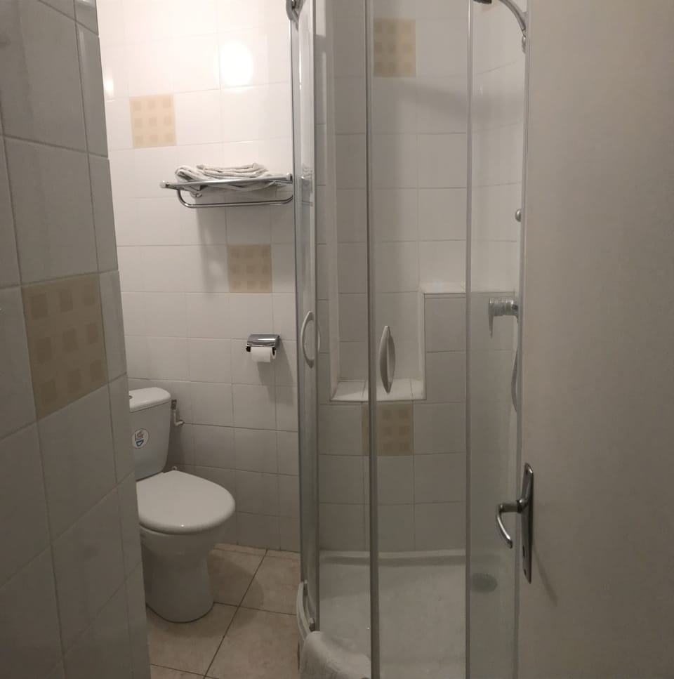 Single Room | Individually decorated, individually furnished, blackout drapes