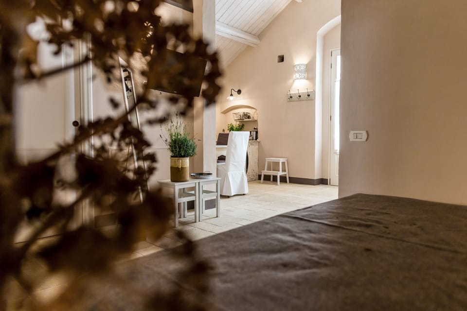 Deluxe Room (Casilini) | Premium bedding, minibar, cribs (surcharge), WiFi (free)