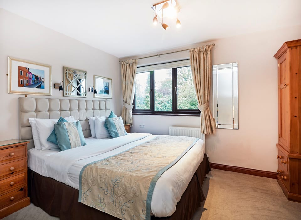 Premium bedding, individually decorated, individually furnished, desk