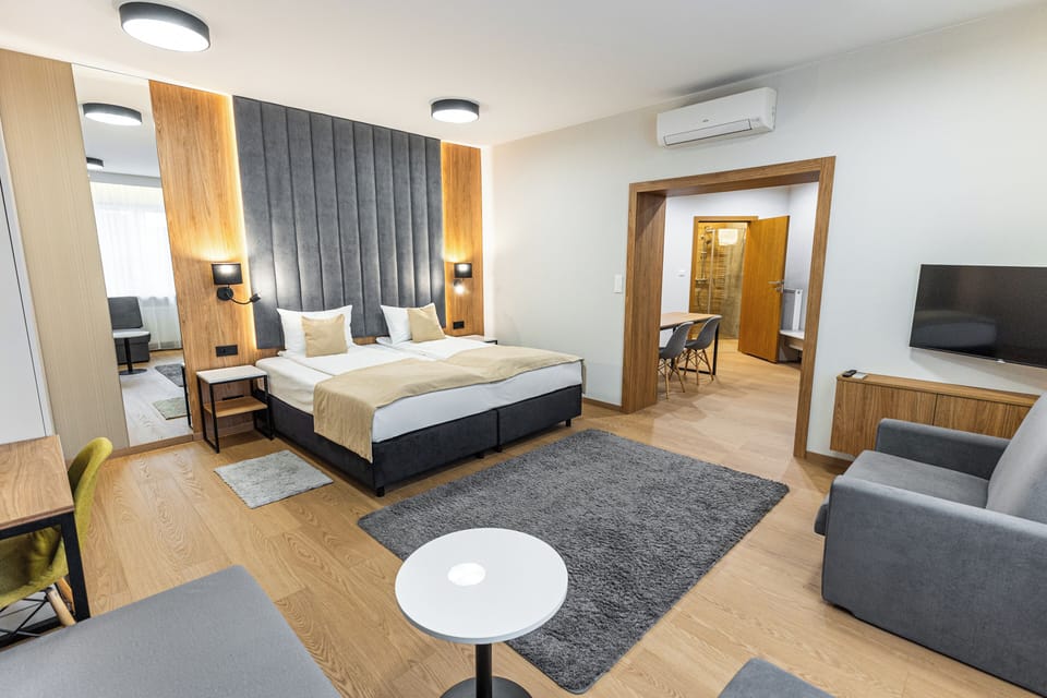Studio | Premium bedding, in-room safe, soundproofing, iron/ironing board