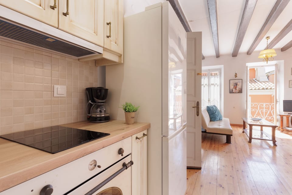 Apartment, 1 Double Bed | Private kitchen | Fridge, oven, stovetop, coffee/tea maker