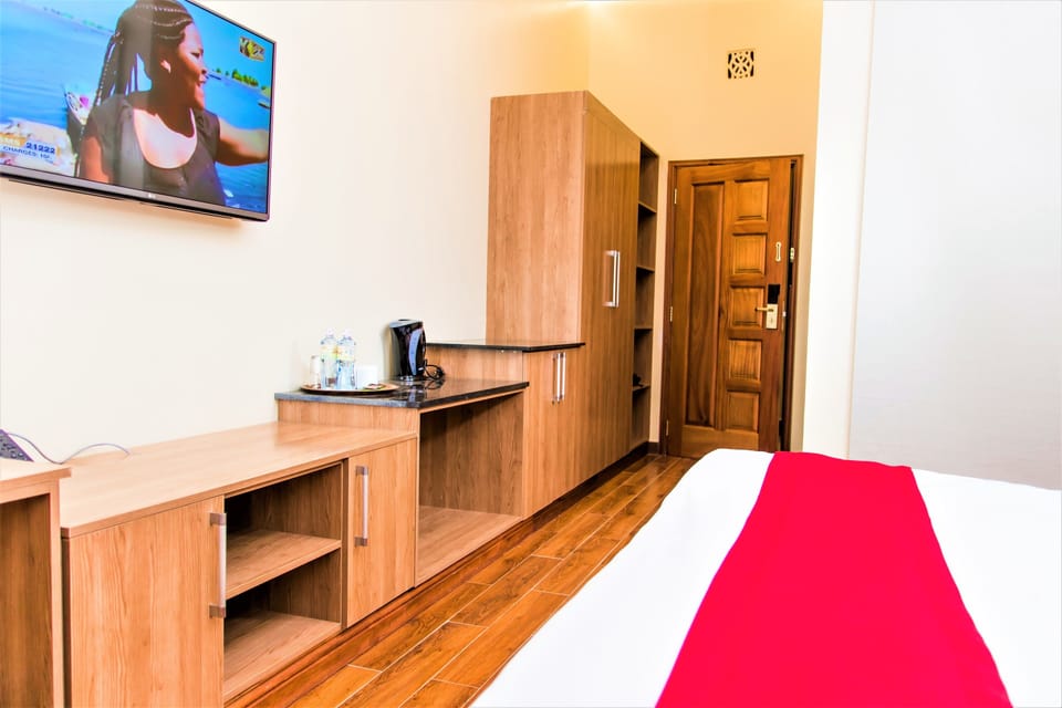 In-room safe, desk, soundproofing, free rollaway beds