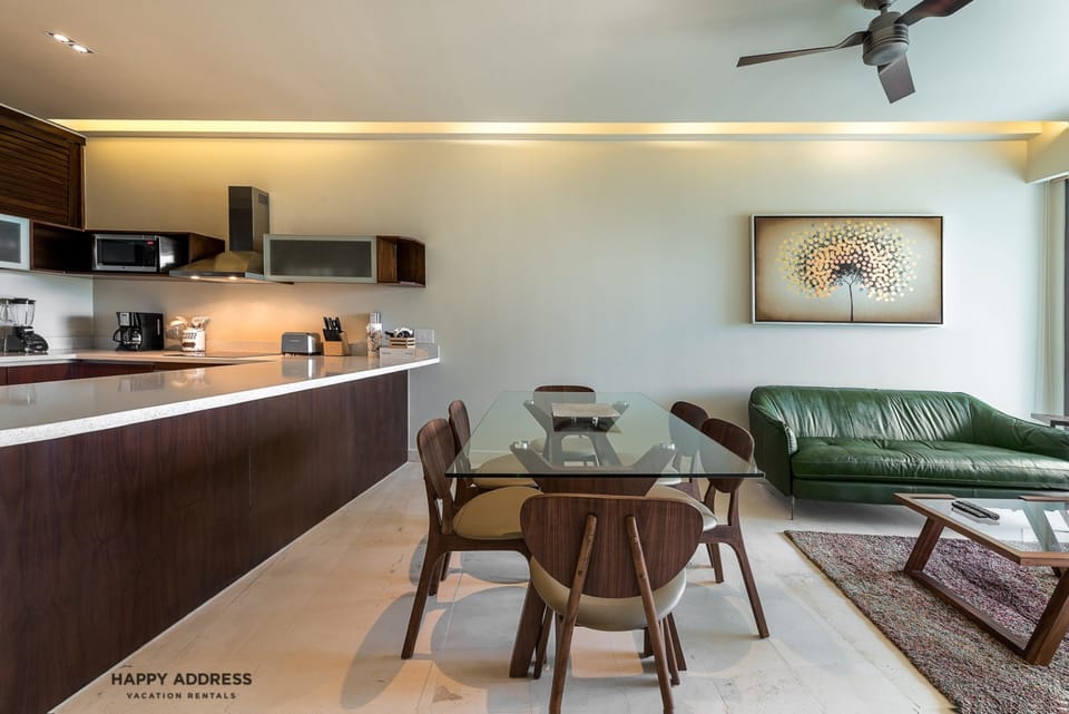 Apartment | Living room | Flat-screen TV