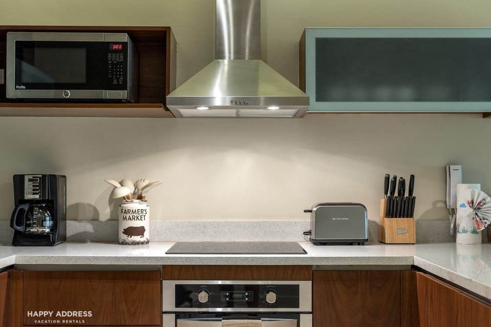 Apartment | Private kitchen | Fridge, microwave, oven, stovetop