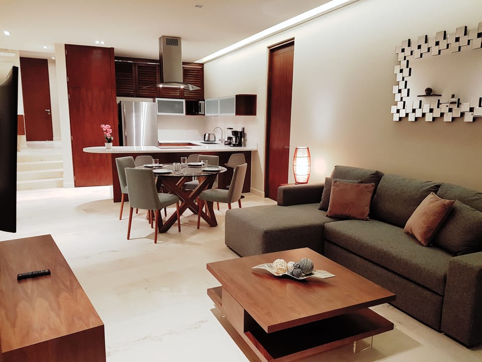 Apartment | Living area | Flat-screen TV