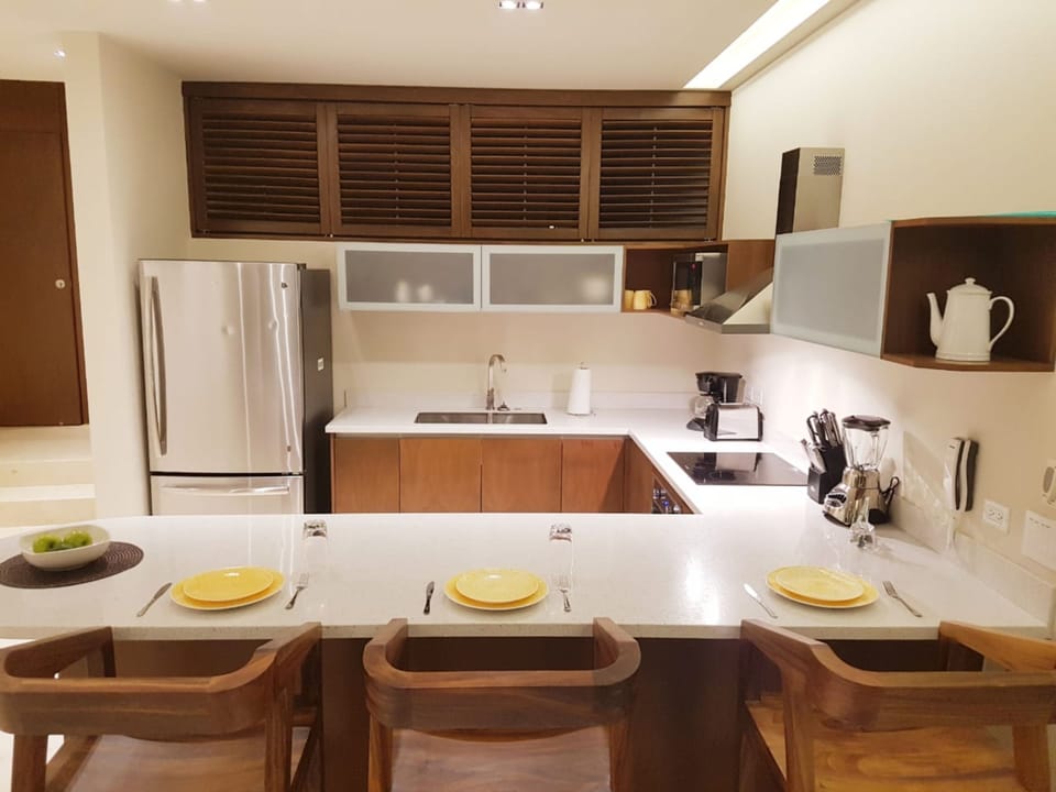 Apartment | Private kitchen | Fridge, microwave, oven, stovetop