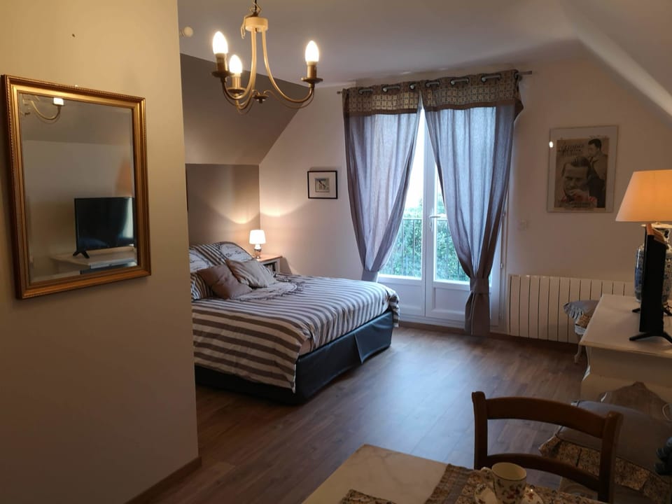 Comfort Double Room | Individually decorated, individually furnished, blackout drapes
