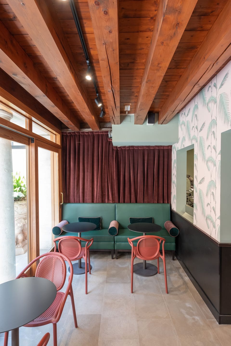 Lobby lounge