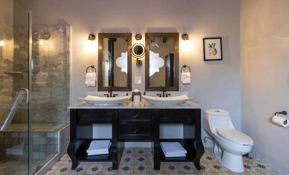 Junior Double Room, 1 King Bed, Non Smoking, Courtyard View, MEYER | Bathroom | Designer toiletries, hair dryer, bathrobes, towels