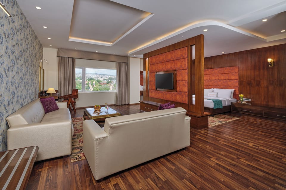 Zone Suite | 1 bedroom, minibar, in-room safe, desk
