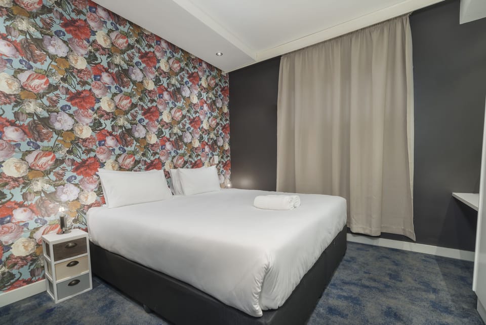 Comfort Apartment, 1 King Bed, Non Smoking | 1 bedroom, in-room safe, desk, iron/ironing board