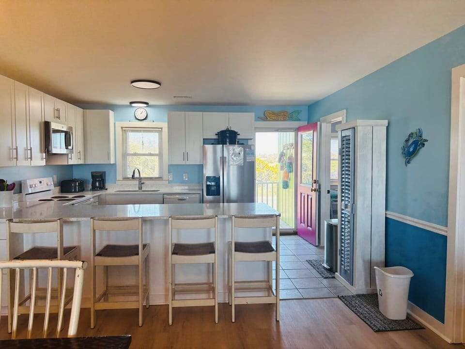 House, 4 Bedrooms | Private kitchen | Fridge, oven, coffee/tea maker, toaster