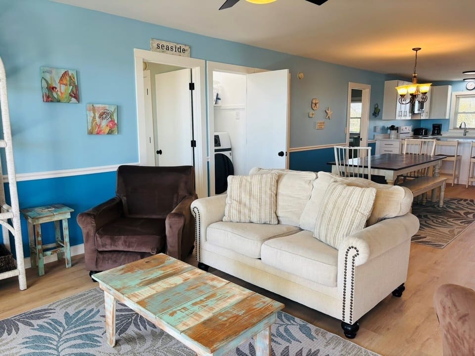 House, 4 Bedrooms | Living area