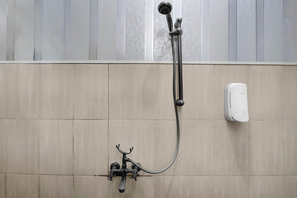 Standard Double Room | Bathroom | Shower, towels
