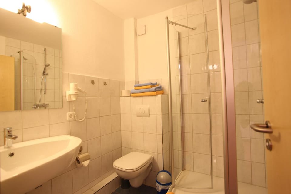 Shower, towels
