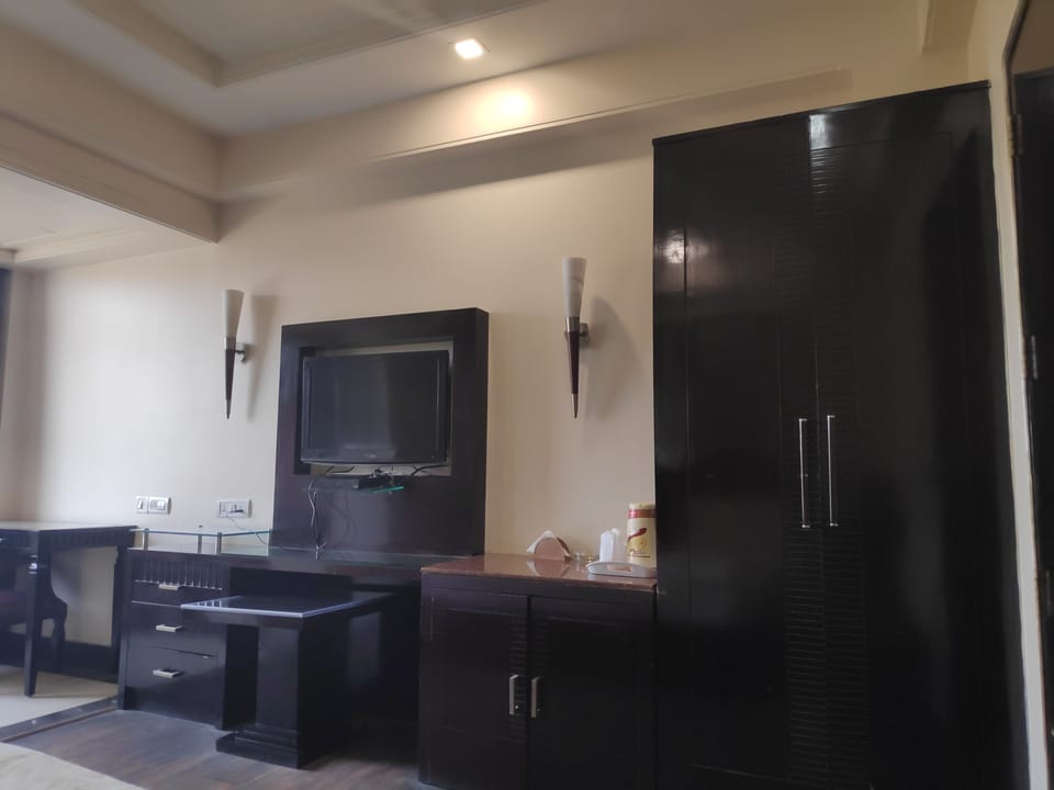 Deluxe Room | Desk, WiFi (free)