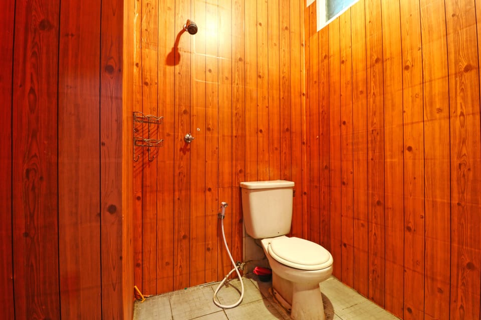 Standard Single Room | Bathroom | Shower, free toiletries