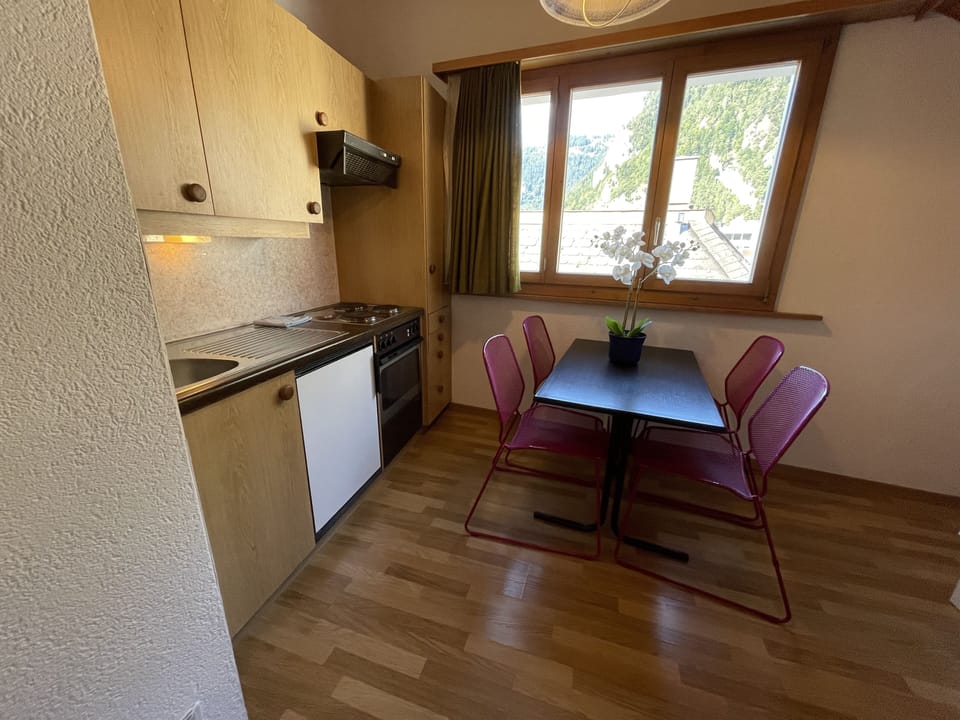 Basic Apartment, Multiple Beds on the fourth floor without elevator | Desk, free WiFi, bed sheets